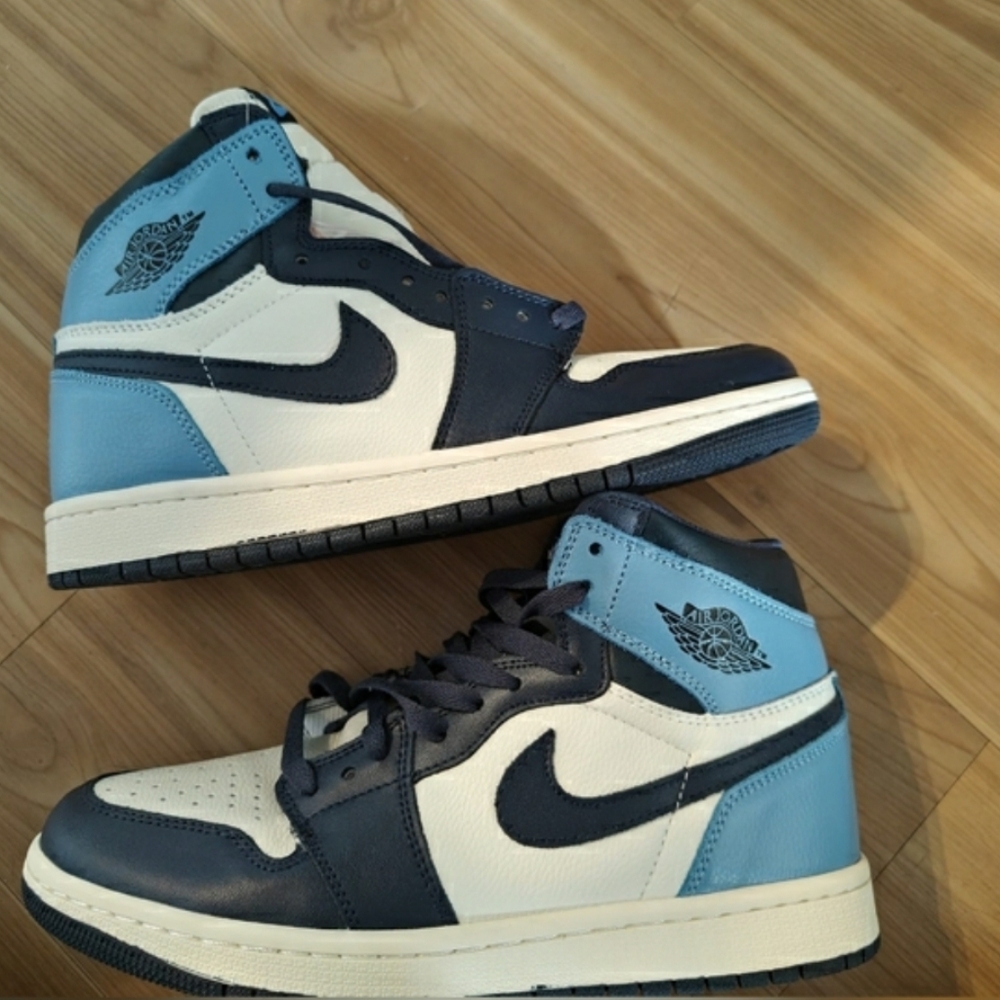 Air Jordan 1 Retro High Obsidian